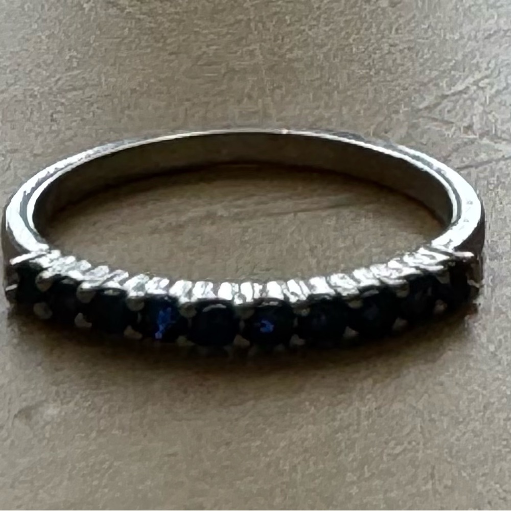 SZ 8 Silver Plated Band with Faux Blue Sapphire in a Channel Setting - Picture 5 of 9